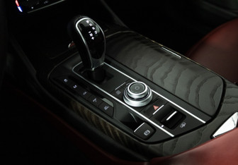 Подержанный автомобиль Maserati Levante 2017 года (22 фото)