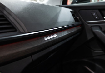 Подержанный автомобиль Audi Q5 2021 года (25 фото)
