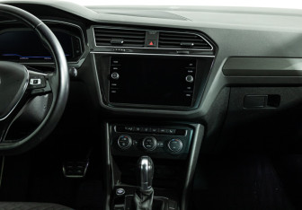 Подержанный автомобиль Volkswagen Tiguan 2019 года (14 фото)