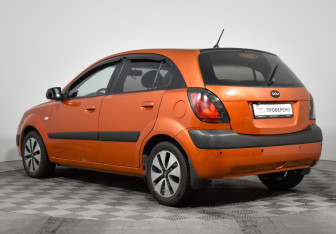 Подержанный автомобиль Kia Rio Hatchback 2006 года (7 фото)