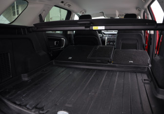 Подержанный автомобиль Land Rover Discovery Sport 2019 года (31 фото)