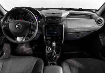 Подержанный автомобиль Nissan Terrano 2017 года (14 фото)