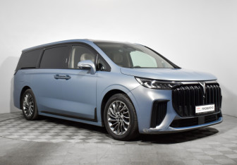 Подержанный автомобиль Voyah Dream 2023 года (3 фото)