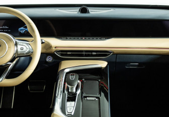 Подержанный автомобиль Voyah Free 2023 года (14 фото)