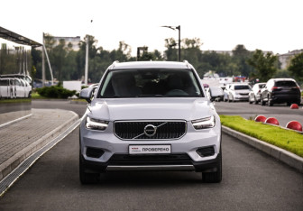Подержанный автомобиль Volvo XC40 2019 года (4 фото)