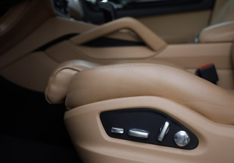 Подержанный автомобиль Porsche Cayenne 2020 года (28 фото)