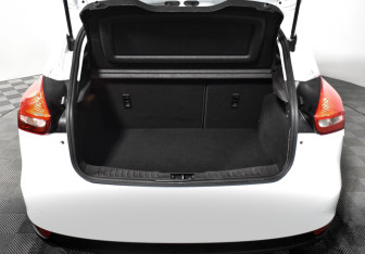 Подержанный автомобиль Ford Focus Hatchback 2019 года (16 фото)