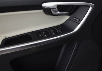 Подержанный автомобиль Volvo XC60 2013 года (21 фото)