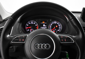 Подержанный автомобиль Audi Q3 2015 года (16 фото)