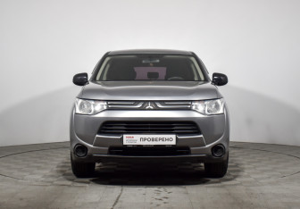 Подержанный автомобиль Mitsubishi Outlander 2013 года (2 фото)