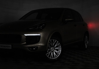 Подержанный автомобиль Porsche Cayenne 2016 года (30 фото)