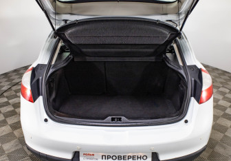 Подержанный автомобиль Renault Megane Hatchback 2011 года (9 фото)