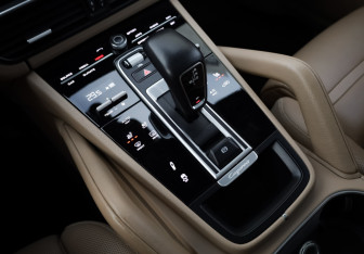 Подержанный автомобиль Porsche Cayenne 2018 года (25 фото)