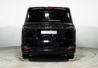 Подержанный автомобиль Hongqi HQ9 2022 года (6 фото)