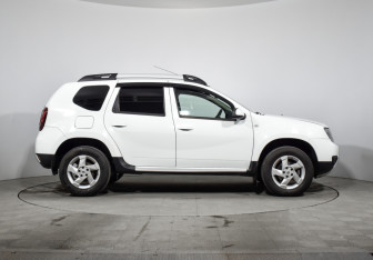 Подержанный автомобиль Renault Duster 2017 года (4 фото)
