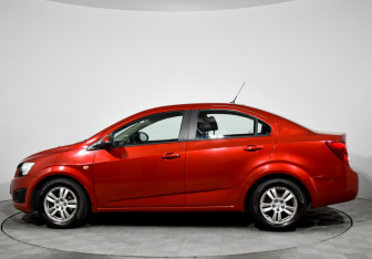 Подержанный автомобиль Chevrolet Aveo Sedan 2012 года (8 фото)