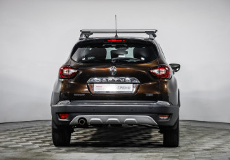 Подержанный автомобиль Renault Kaptur 2018 года (6 фото)