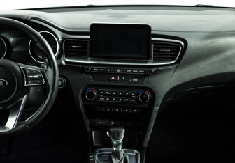 Подержанный автомобиль Kia Ceed Wagon 2019 года (14 фото)