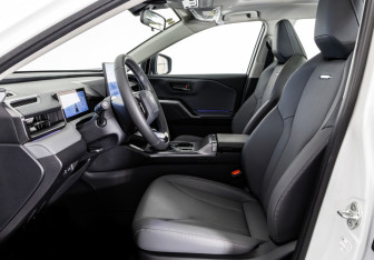 Подержанный автомобиль Toyota RAV4 2026 года (28 фото)