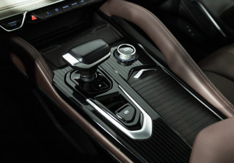 Подержанный автомобиль Geely Monjaro 2023 года (23 фото)