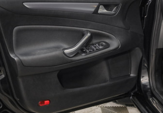 Подержанный автомобиль Ford Mondeo Sedan 2012 года (17 фото)