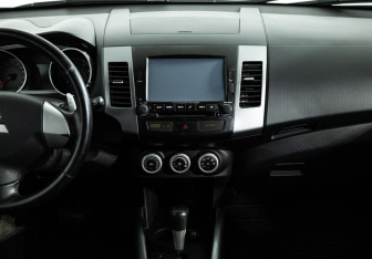 Подержанный автомобиль Mitsubishi Outlander 2007 года (14 фото)