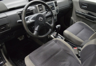 Подержанный автомобиль Nissan X-Trail 2006 года (10 фото)
