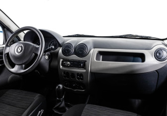 Подержанный автомобиль Renault Sandero 2012 года (9 фото)
