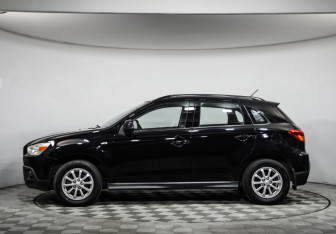 Подержанный автомобиль Mitsubishi ASX 2011 года (8 фото)