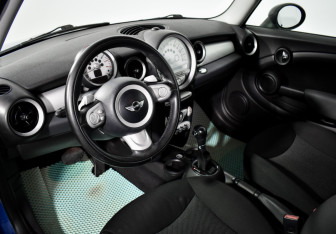 Подержанный автомобиль MINI Hatch 2008 года (9 фото)