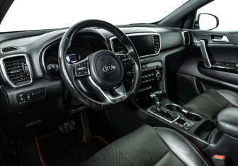 Подержанный автомобиль Kia Sportage 2018 года (11 фото)