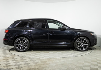 Подержанный автомобиль Audi Q7 2021 года (4 фото)