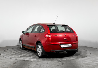 Подержанный автомобиль Citroen C4 Hatchback 2010 года (7 фото)