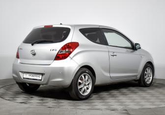 Подержанный автомобиль Hyundai i20 2009 года (5 фото)