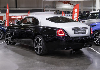 Подержанный автомобиль Rolls-Royce Wraith 2016 года (10 фото)