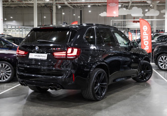 Подержанный автомобиль BMW X5 M 2016 года (11 фото)