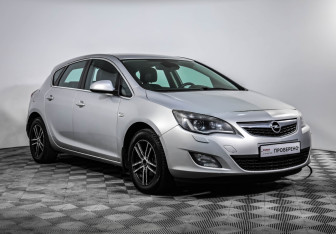 Подержанный автомобиль Opel Astra Hatchback 2011 года (3 фото)