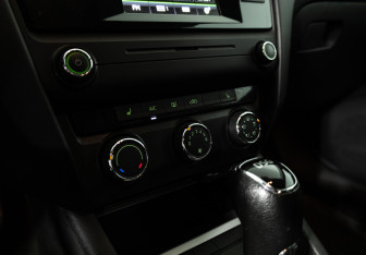 Подержанный автомобиль Skoda Octavia Liftback 2015 года (15 фото)