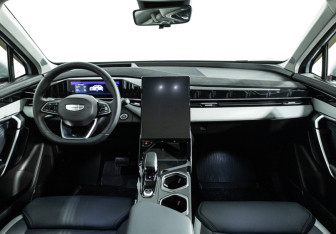 Подержанный автомобиль Geely Atlas 2024 года (13 фото)