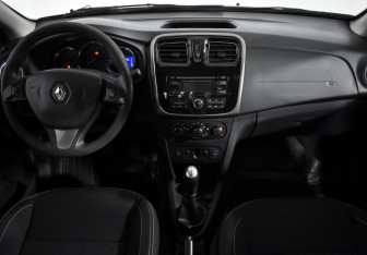 Подержанный автомобиль Renault Logan Sedan 2014 года (15 фото)