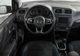 Подержанный автомобиль Volkswagen Polo Sedan 2019 года (10 фото)