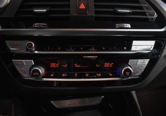 Подержанный автомобиль BMW X4 2021 года (17 фото)