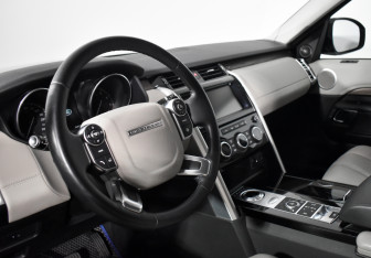 Подержанный автомобиль Land Rover Discovery 2017 года (10 фото)