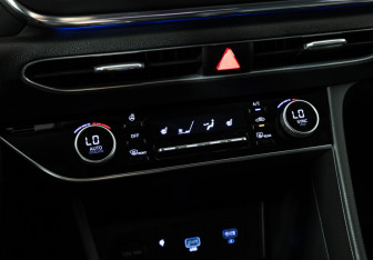 Подержанный автомобиль Hyundai Sonata 2020 года (17 фото)