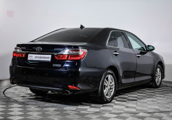 Подержанный автомобиль Toyota Camry Sedan 2017 года (5 фото)