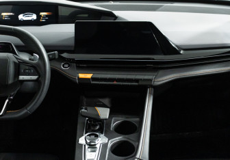 Подержанный автомобиль Changan UNI-V 2023 года (14 фото)