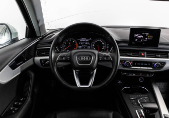 Подержанный автомобиль Audi A4 Sedan 2016 года (14 фото)