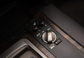 Подержанный автомобиль Toyota Land Cruiser Suv 2011 года (23 фото)