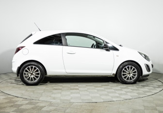 Подержанный автомобиль Opel Corsa 2012 года (4 фото)