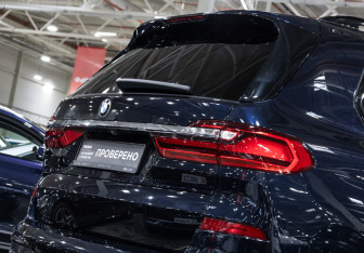 Подержанный автомобиль BMW X7 2021 года (8 фото)